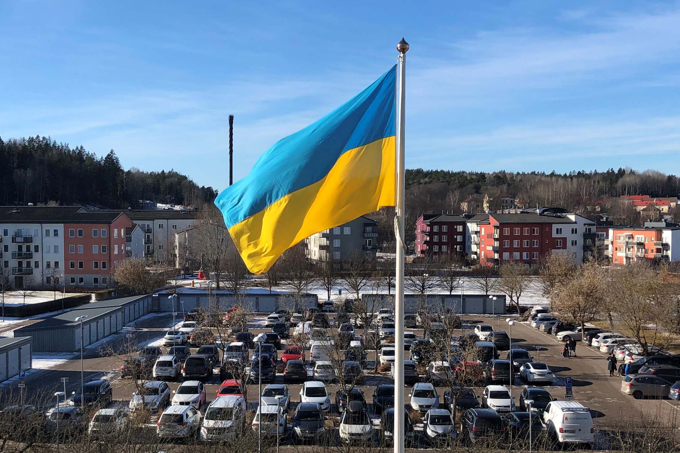 Ukrainas flagga nedifrån
