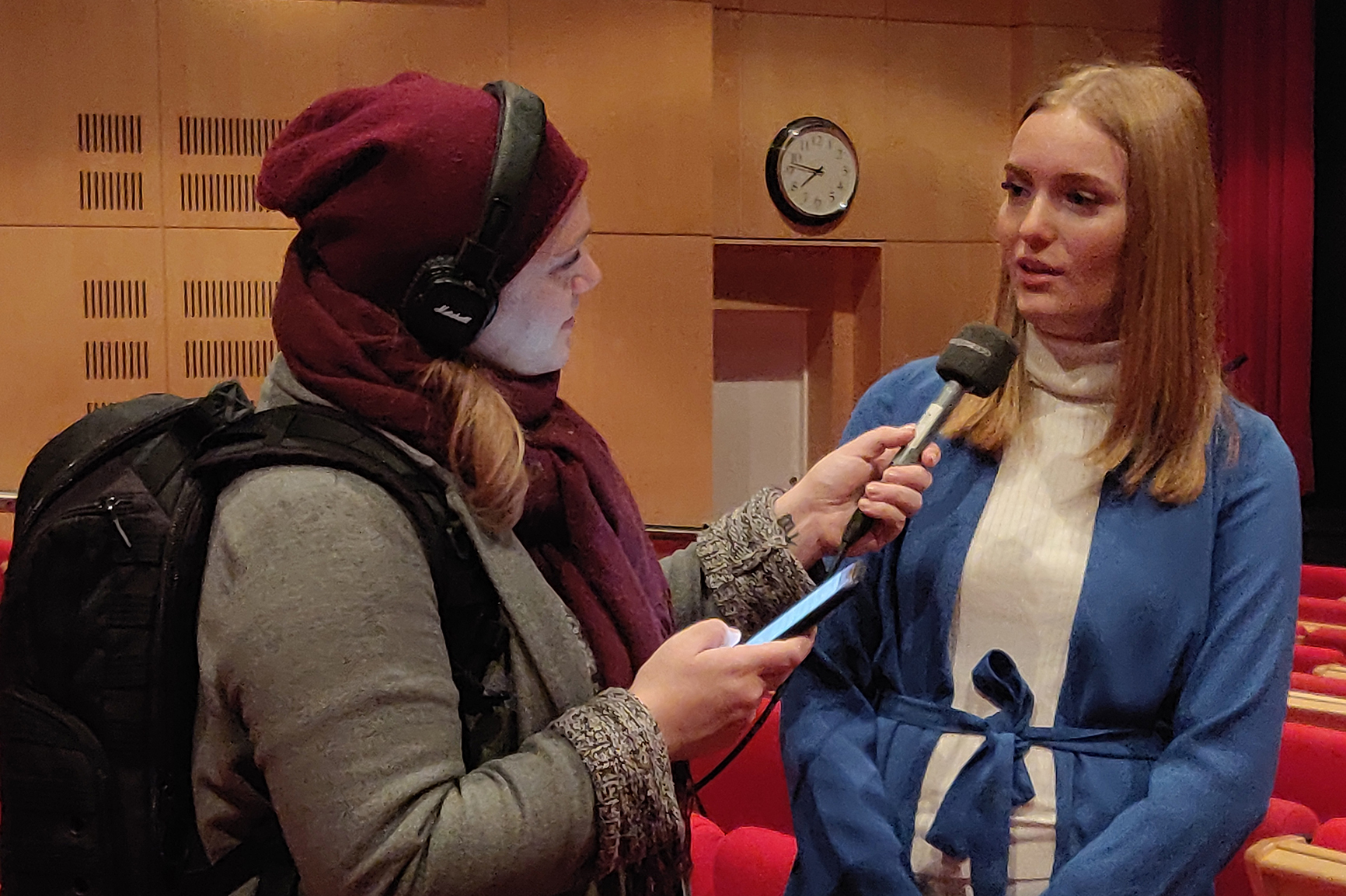 Victoria Högberg intervjuas av P4 Radio Stockholm