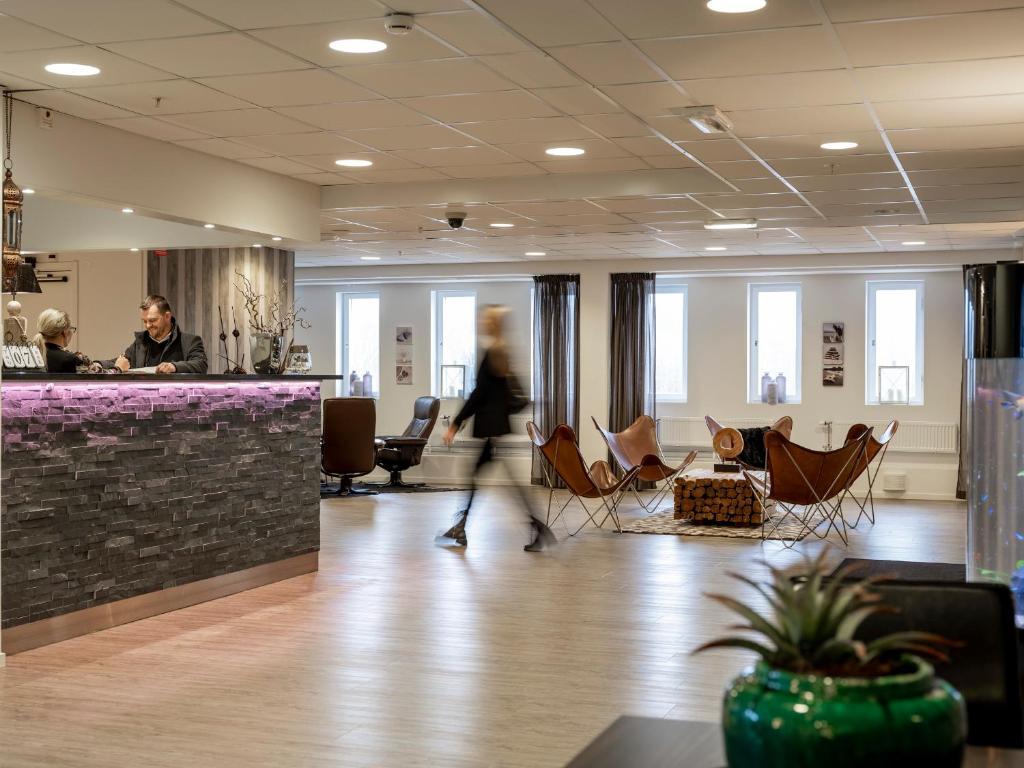 En hotellreception.