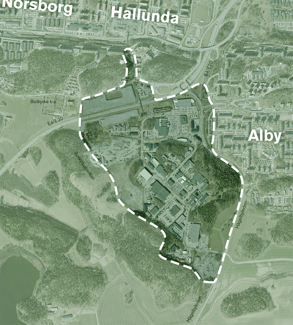 Flygfoto över området där södra porten ligger. Södra portens område är markerat med en vit streckad linje.