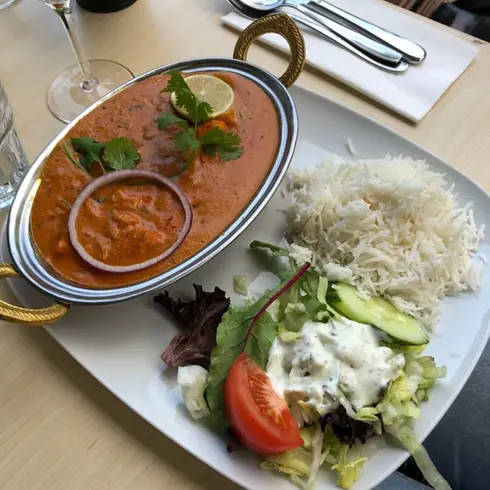 En indisk gryta med ris och grönsaker.